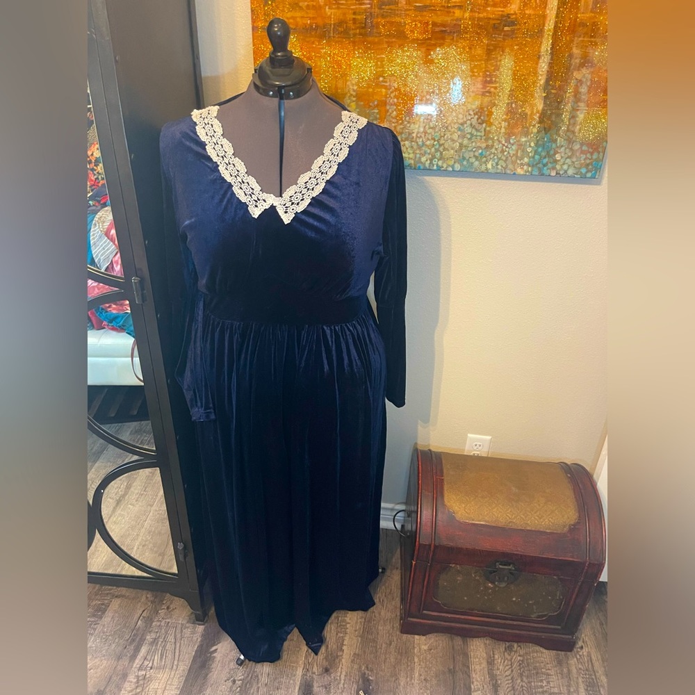 Cosplay Halloween 1900s dress new worn once by Shein size 4X.